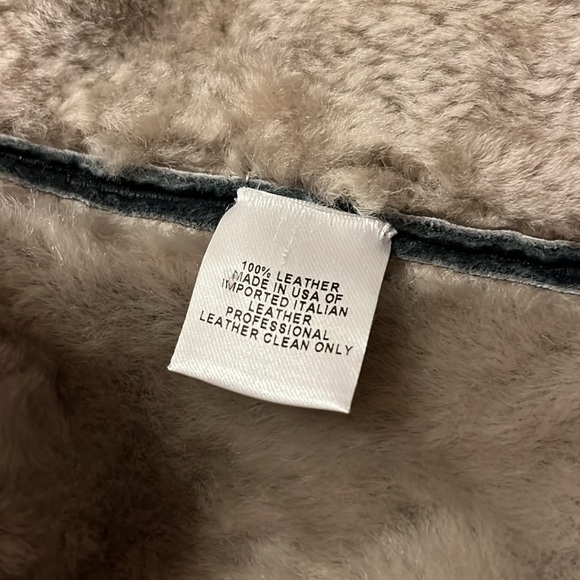 EUC NELLIE PARTOW Black Shearling Draped Lapel Vest Size Medium - Picture 5 of 6